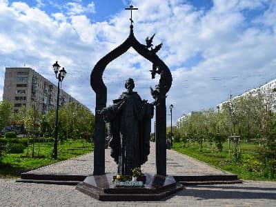 Памятник святому Сергию Радонежскому в сквере В.Н. Лебедева и Р.Ф. Сираева