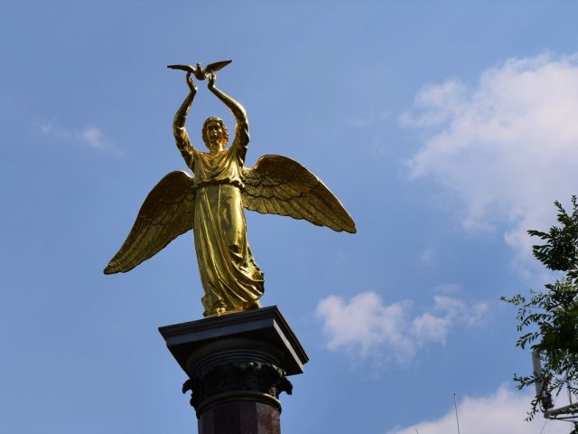 Памятник «Добрый Ангел мира»